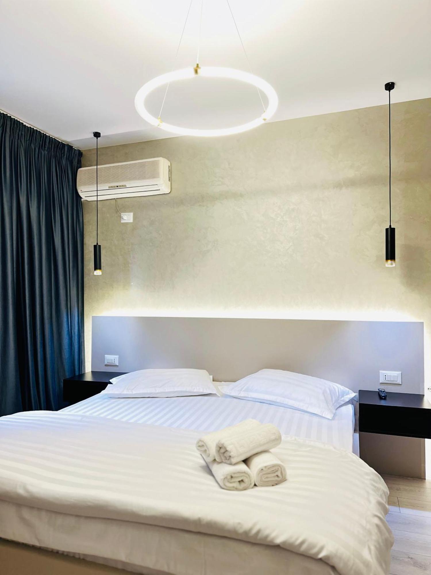 Luxurious Central Stay - Self Check-In Tirana Kültér fotó