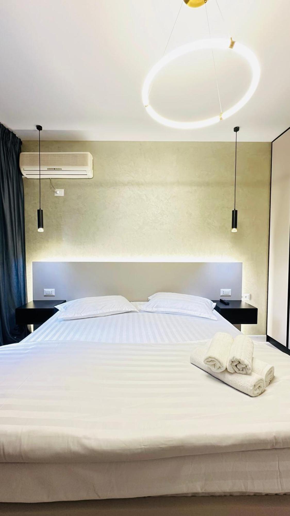 Luxurious Central Stay - Self Check-In Tirana Kültér fotó