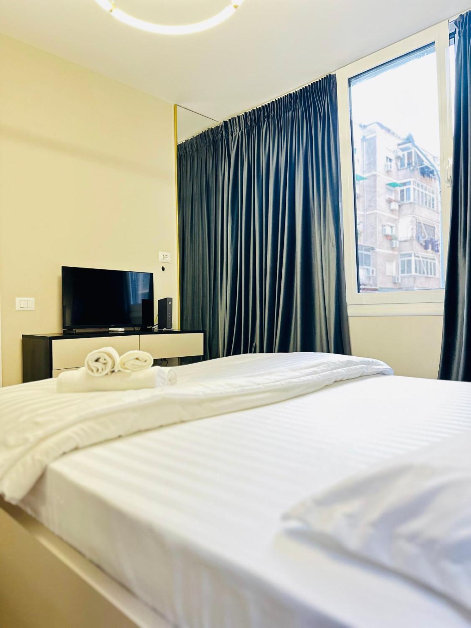 Luxurious Central Stay - Self Check-In Tirana Kültér fotó
