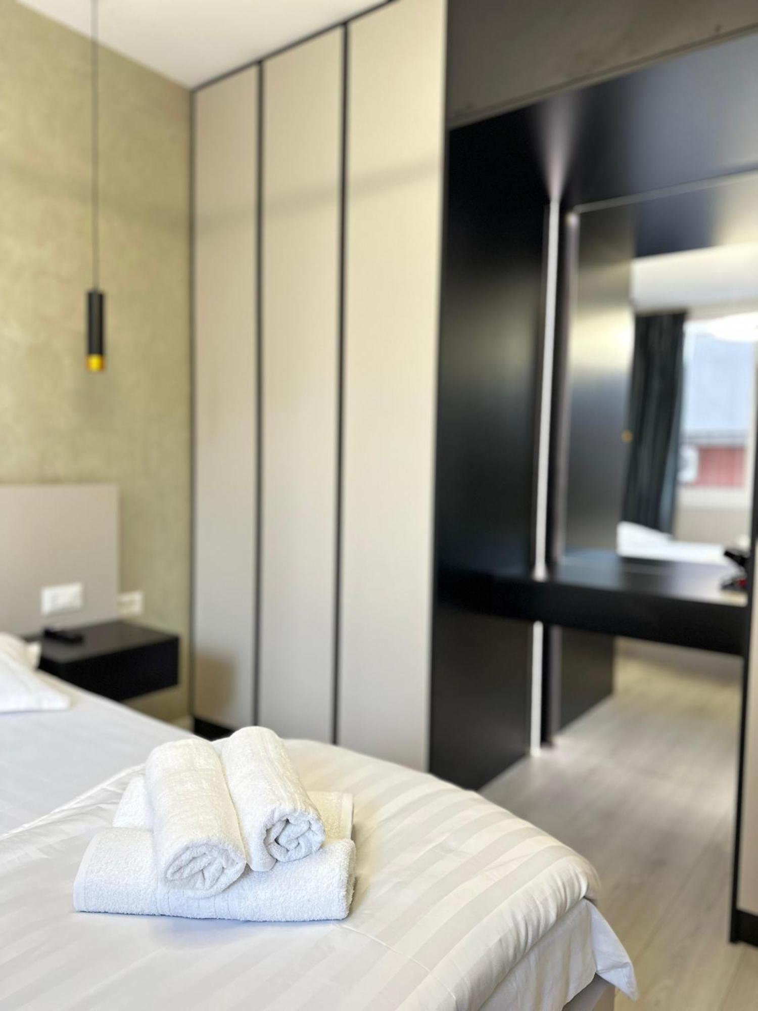 Luxurious Central Stay - Self Check-In Tirana Kültér fotó