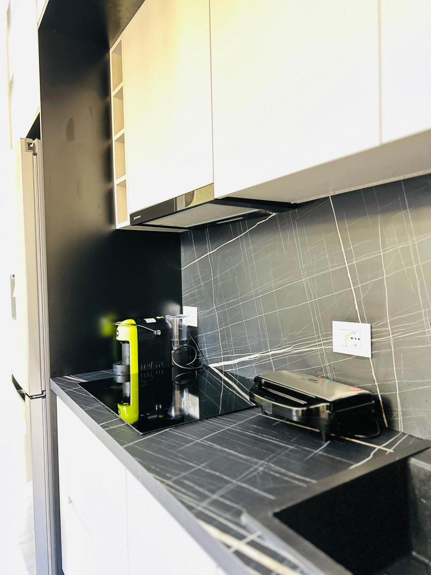 Luxurious Central Stay - Self Check-In Tirana Kültér fotó