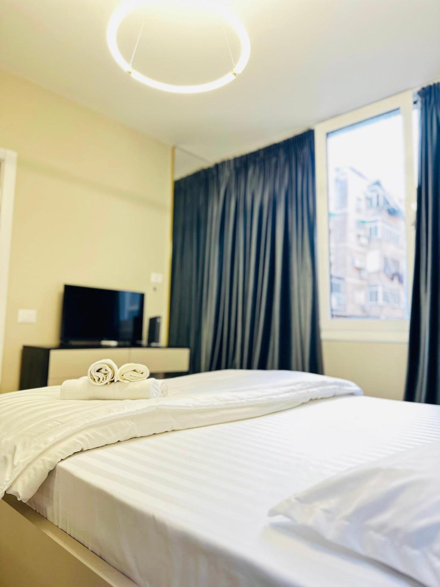 Luxurious Central Stay - Self Check-In Tirana Kültér fotó