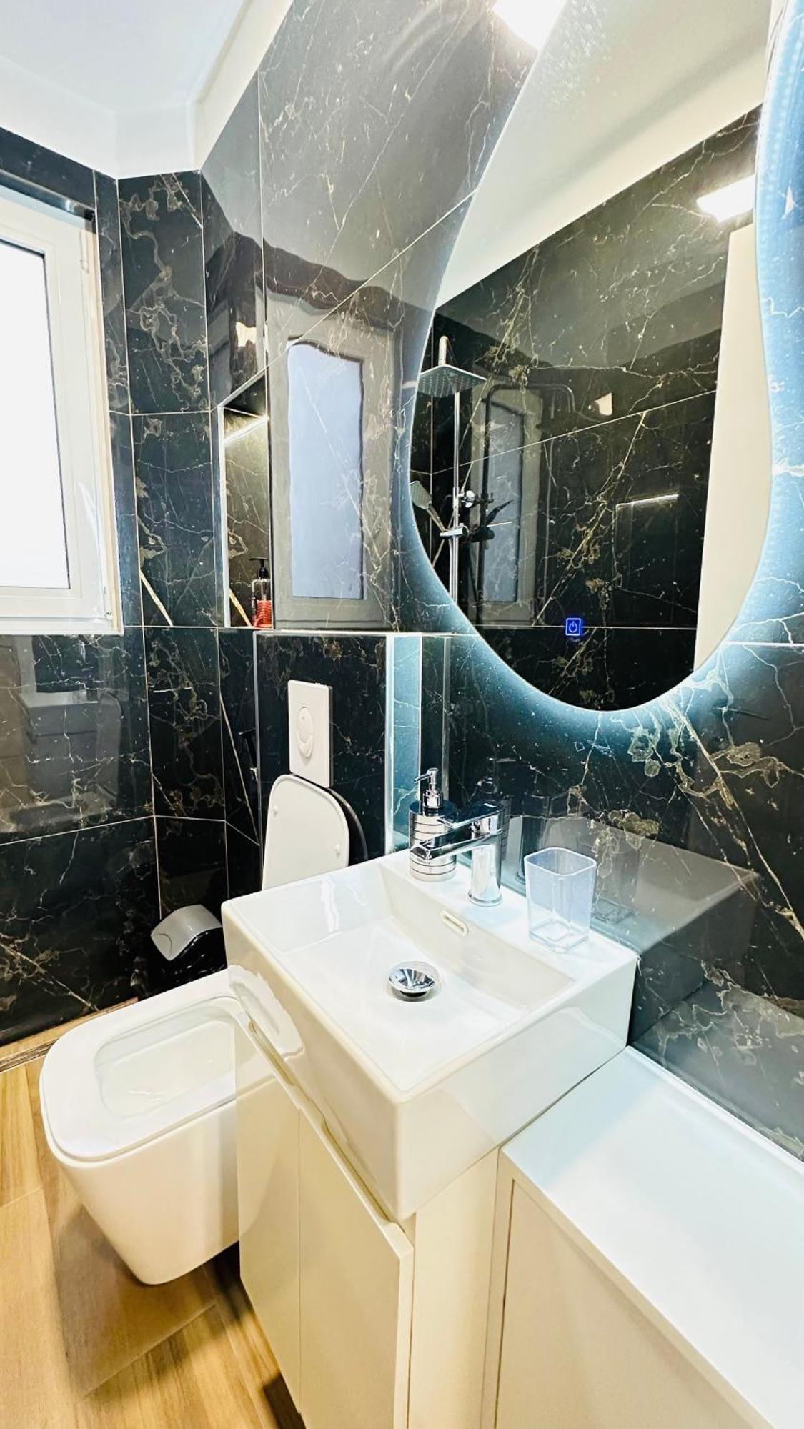 Luxurious Central Stay - Self Check-In Tirana Kültér fotó