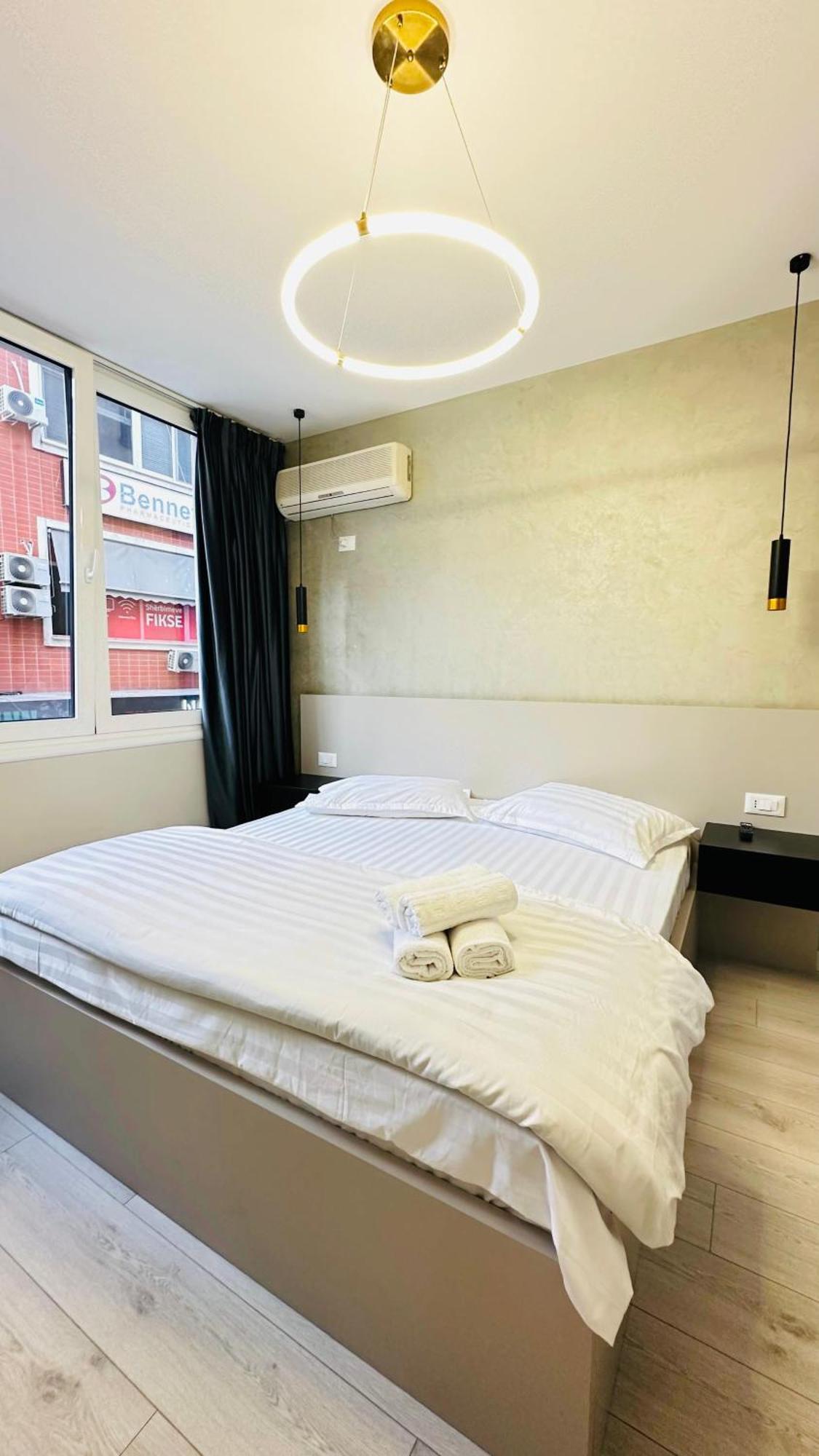 Luxurious Central Stay - Self Check-In Tirana Kültér fotó