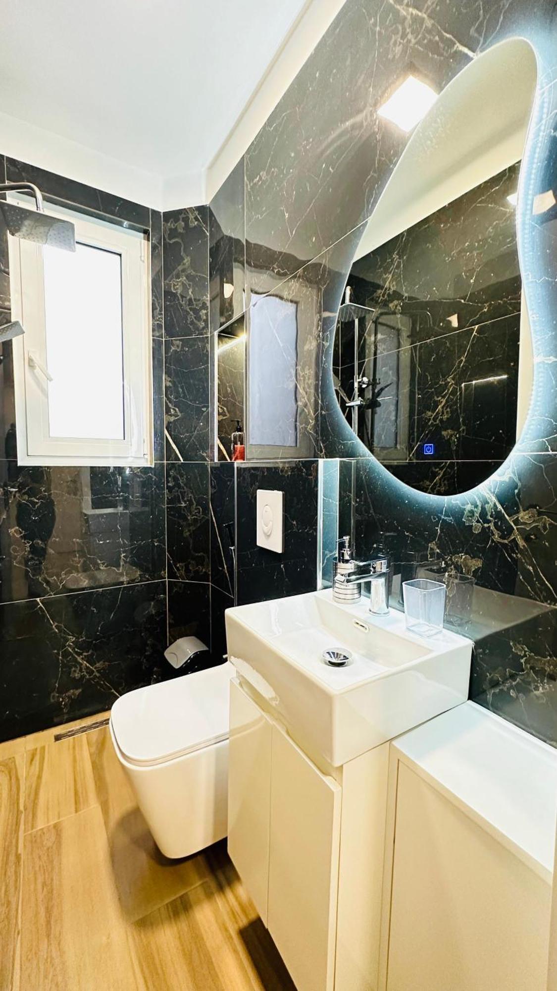 Luxurious Central Stay - Self Check-In Tirana Kültér fotó