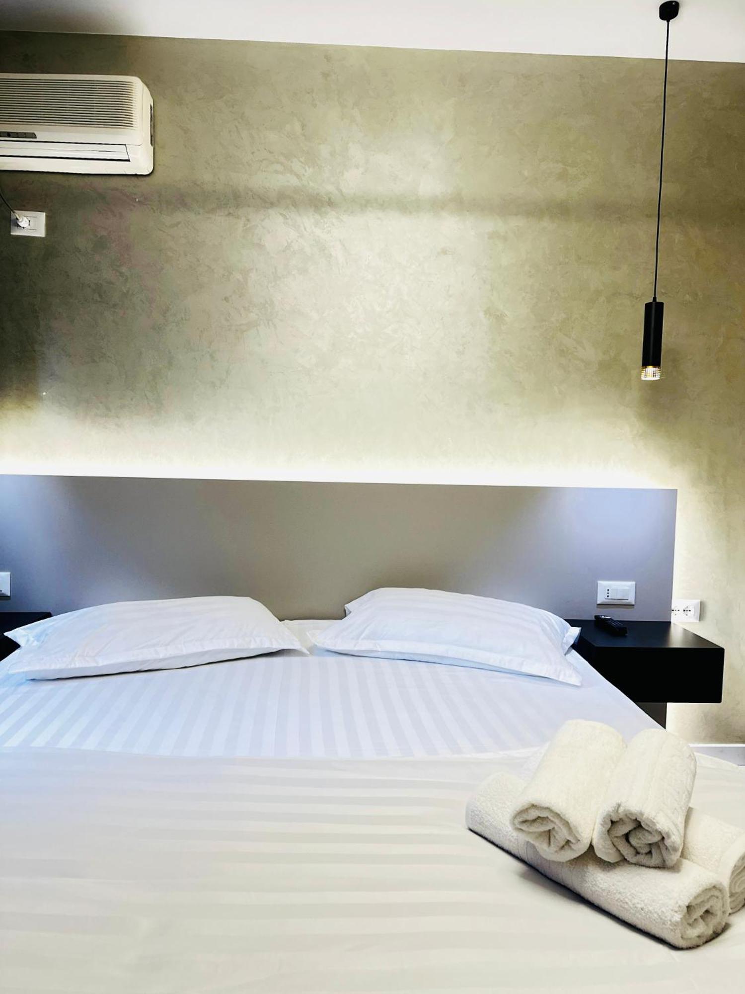 Luxurious Central Stay - Self Check-In Tirana Kültér fotó