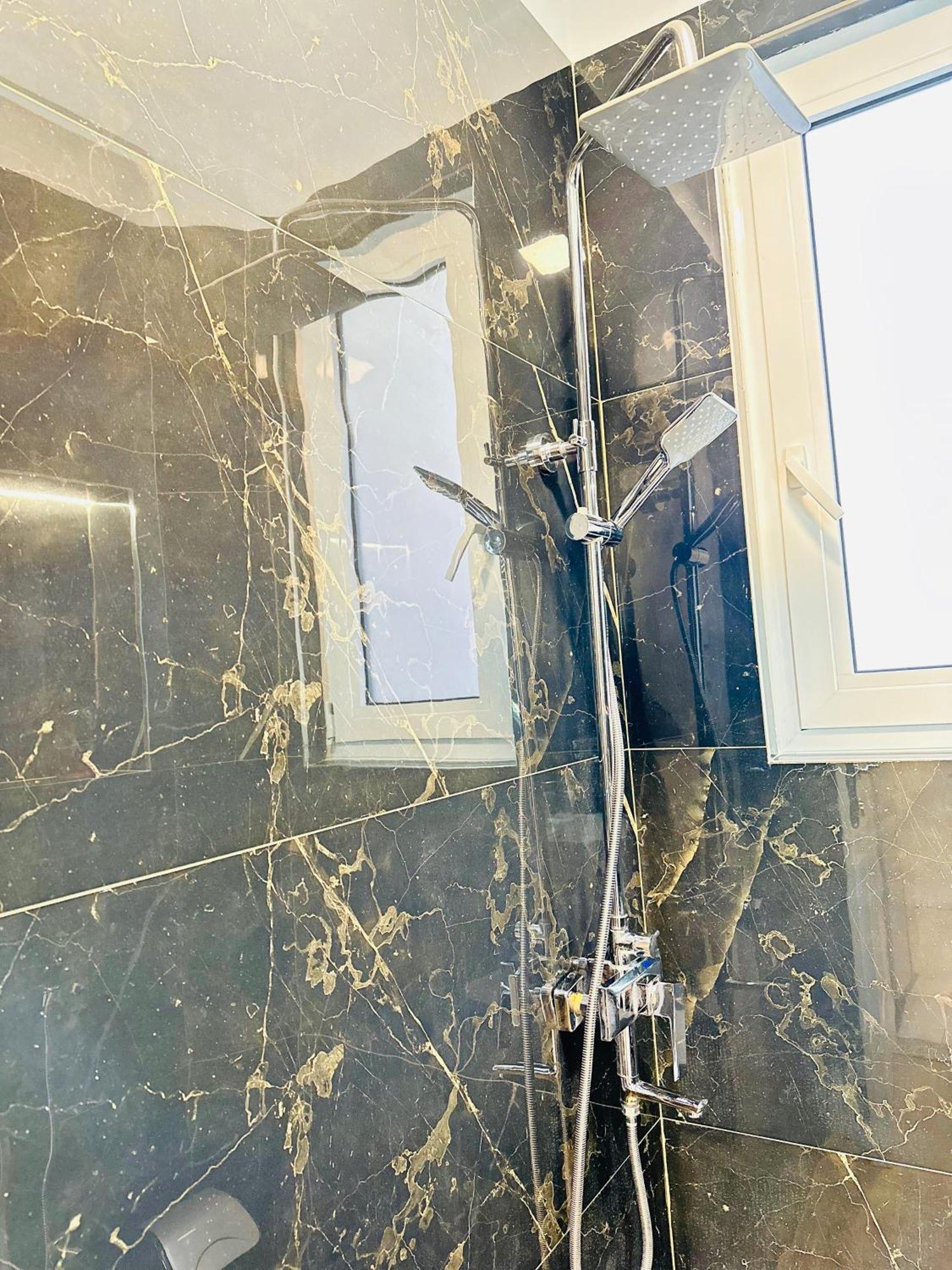 Luxurious Central Stay - Self Check-In Tirana Kültér fotó